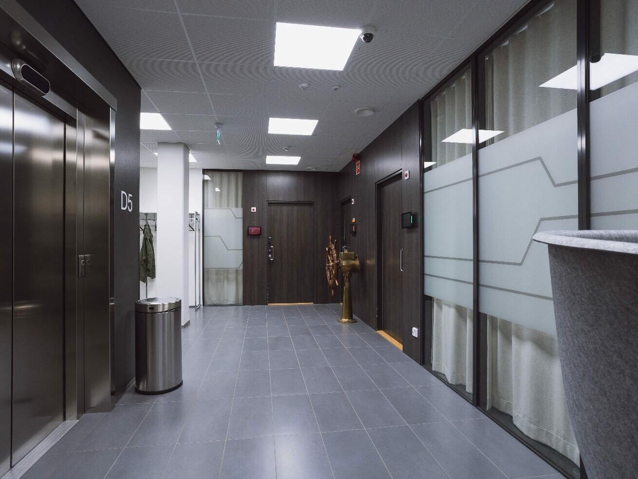 5. kerroksen aula- ja neuvotteluhuoneet